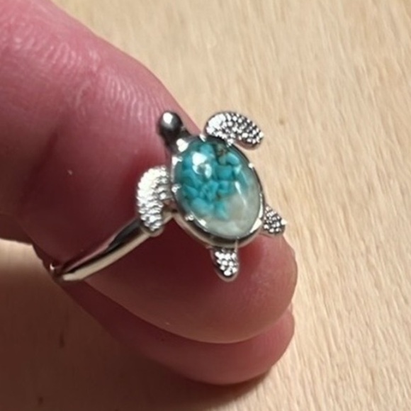 Jewelry - NWT🏝️SAND/TURQUOISE PEBBLES RESIN SILVER SEA TURTLE BEACH RING One Size Fits All